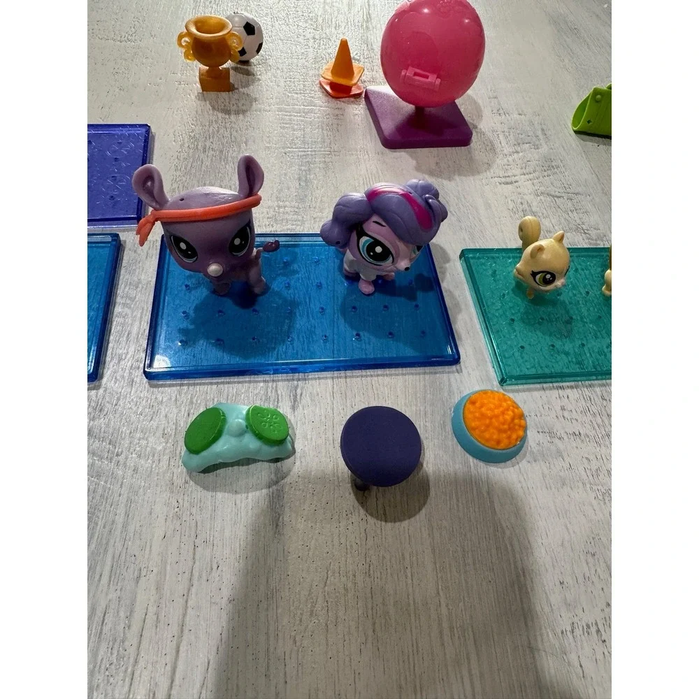LPS Hasbro Littlest Pet Shop‎ Pet Retreat Play set Pets  and Accessories LOT